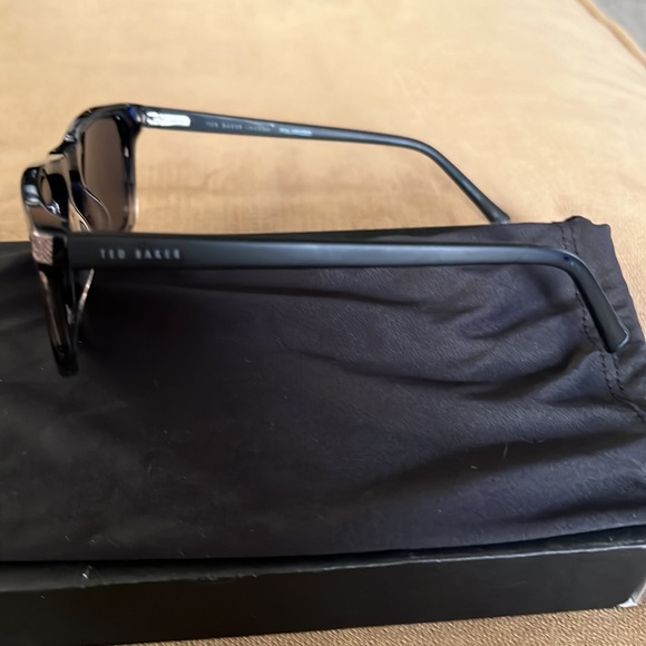 Ted Baker London polarized sun glasses - Picture 2 of 6
